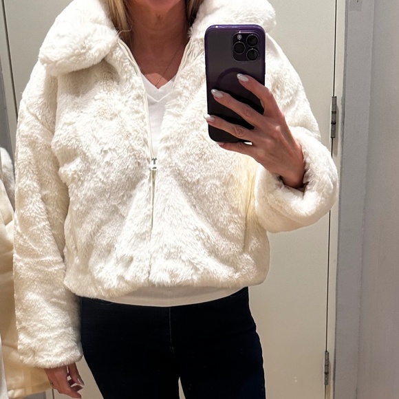 Forever 21 Jackets & Blazers - Forever 21 Faux Fur Zip-up Cropped Jacket - XS - White NWOT